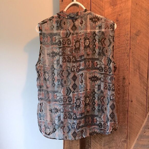 Yvonne Marie light shirt  - Picture 4 of 4